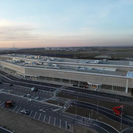 Solis - Sunny Modern Near Airport Krajowa