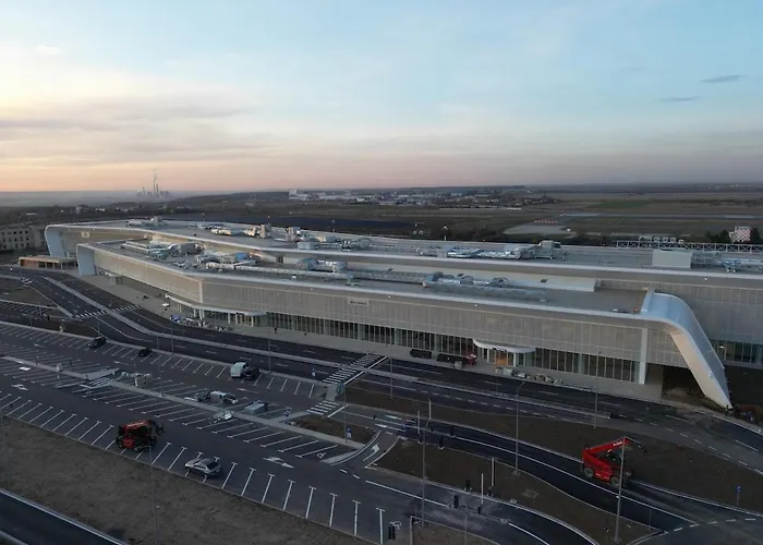 Solis - Sunny Modern Near Airport Krajowa